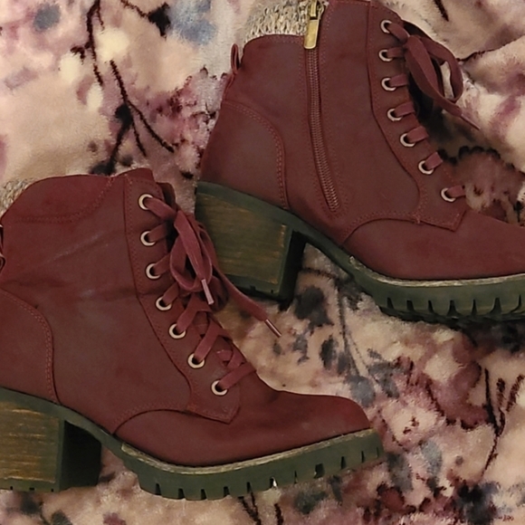 Carlos by Carlos Santana Women's Glinda Lace Up Ankle Boot - Picture 2 of 9